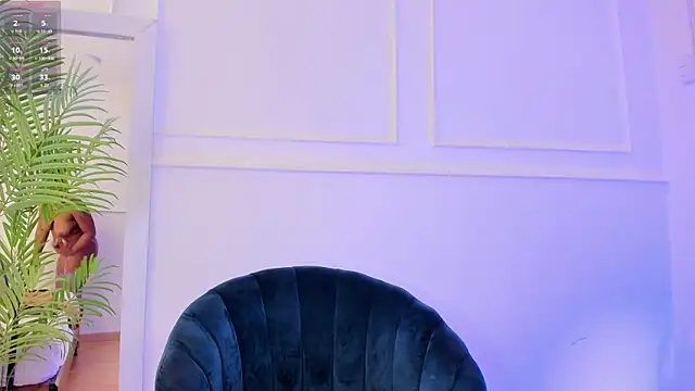 Abril Storm online show from 03.08.25