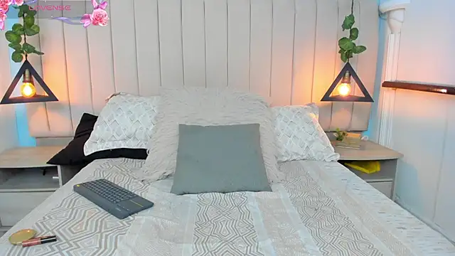 JulianaWaldo online show from 01.28.25