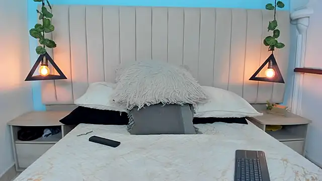 JulianaWaldo online show from 02.11.25