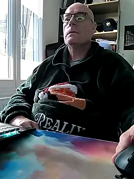 Snapshot of bogland33 chatting on 03.03.25 bogland33 online show from 03.03.25