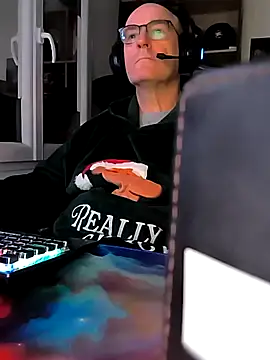 Snapshot of bogland33 chatting on 03.03.25 bogland33 online show from 03.03.25