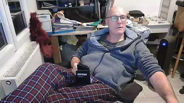 Snapshot of bogland33 chatting on 03.15.25 bogland33 online show from 03.15.25