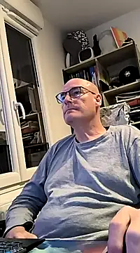 Snapshot of bogland33 chatting on 03.17.25 bogland33 online show from 03.17.25