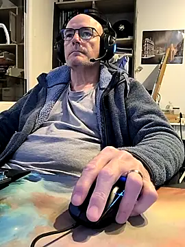 Snapshot of bogland33 chatting on 03.20.25 bogland33 online show from 03.20.25