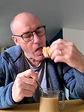 Snapshot of bogland33 chatting on 03.21.25 bogland33 online show from 03.21.25