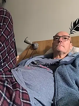 Snapshot of bogland33 chatting on 09.11.25 bogland33 online show from 09.11.25