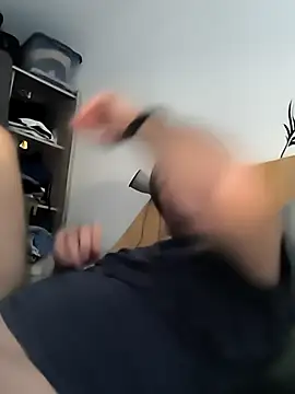 Snapshot of bogland33 chatting on 09.17.25 bogland33 online show from 09.17.25