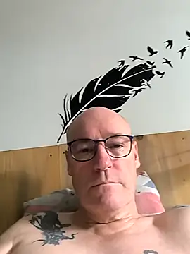 Snapshot of bogland33 chatting on 09.22.25 bogland33 online show from 09.22.25