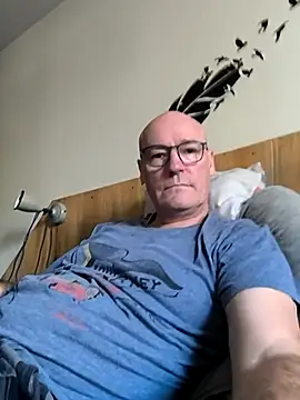 Snapshot of bogland33 chatting on 10.12.25 bogland33 online show from 10.12.25