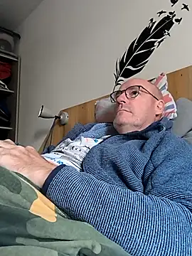 Snapshot of bogland33 chatting on 10.17.25 bogland33 online show from 10.17.25