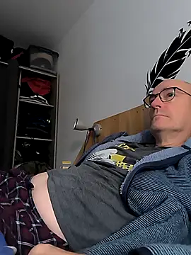 Snapshot of bogland33 chatting on 10.29.25 bogland33 online show from 10.29.25