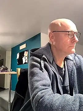 Snapshot of bogland33 chatting on 11.03.25 bogland33 online show from 11.03.25