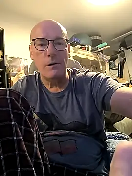 Snapshot of bogland33 chatting on 11.22.25 bogland33 online show from 11.22.25