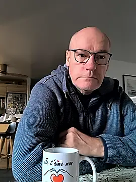 Snapshot of bogland33 chatting on 11.26.25 bogland33 online show from 11.26.25