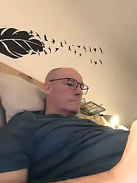 Snapshot of bogland33 chatting on 12.04.25 bogland33 online show from 12.04.25