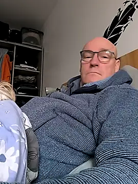 Snapshot of bogland33 chatting on 12.14.25 bogland33 online show from 12.14.25