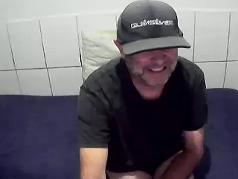 Snapshot of pierdona chatting on 06.19.26 pierdona online show from 06.19.26