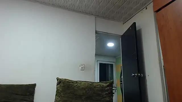 carolina linarez69 online show from 04.26.26