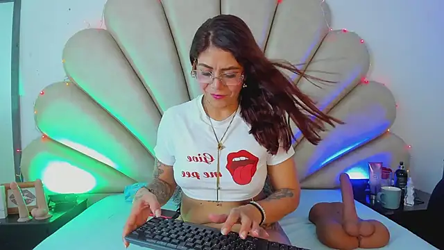 Snapshot of Anna__Spencer chatting on 02.18.25 Anna Spencer online show from 02.18.25