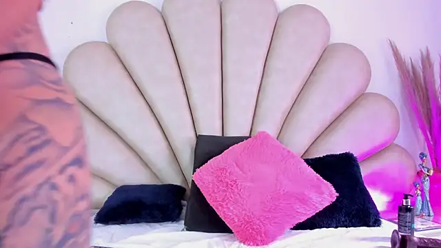 Snapshot of Anna__Spencer chatting on 10.12.25 Anna Spencer online show from 10.12.25