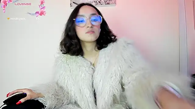 its  angelica  online show from 01.18.25