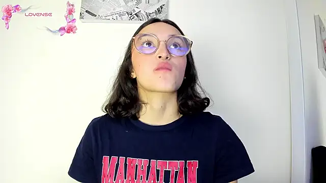 its  angelica  online show from 01.28.25