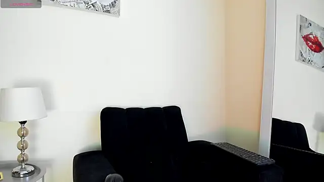 its  angelica  online show from 04.25.26