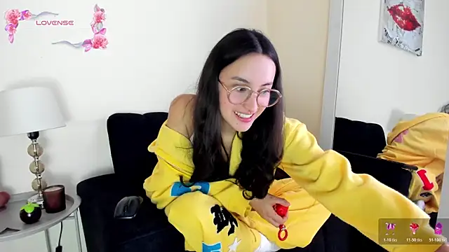its  angelica  online show from 07.25.26