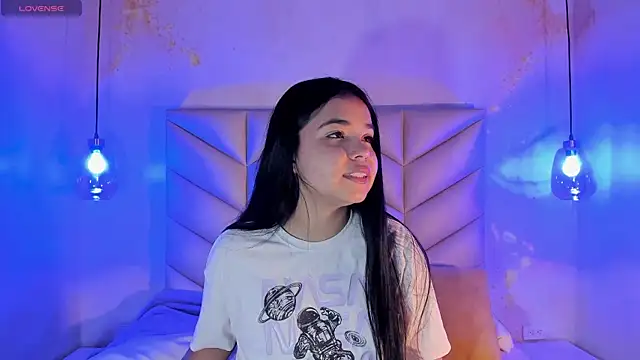 Snapshot of AuroraFiore chatting on 02.20.25 AuroraFiore online show from 02.20.25