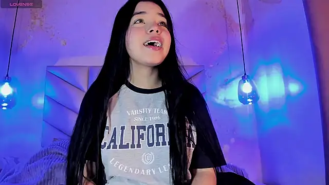 Snapshot of AuroraFiore chatting on 02.22.25 AuroraFiore online show from 02.22.25