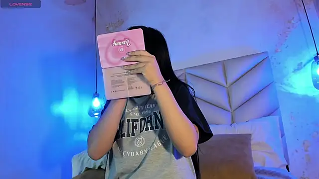 Snapshot of AuroraFiore chatting on 02.26.25 AuroraFiore online show from 02.26.25