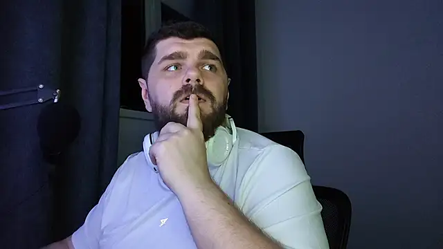 Snapshot of KingMarti chatting on 11.25.25 KingMarti online show from 11.25.25