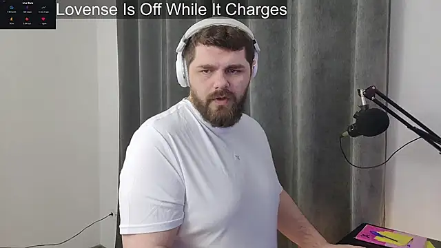 Snapshot of KingMarti chatting on 12.14.25 KingMarti online show from 12.14.25