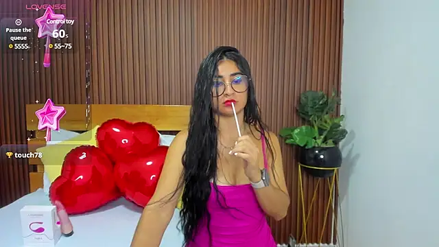 Snapshot of evelin_leroy chatting on 02.13.25 evelin leroy online show from 02.13.25