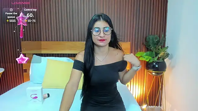 Snapshot of evelin_leroy chatting on 02.17.25 evelin leroy online show from 02.17.25