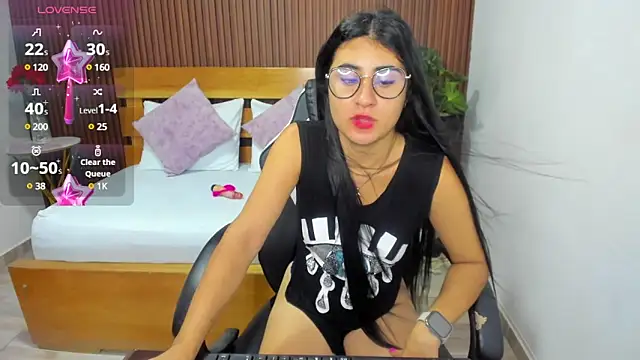 Snapshot of evelin_leroy chatting on 03.12.25 evelin leroy online show from 03.12.25