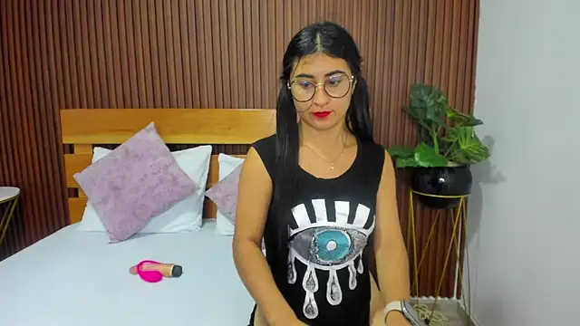 Snapshot of evelin_leroy chatting on 03.12.25 evelin leroy online show from 03.12.25