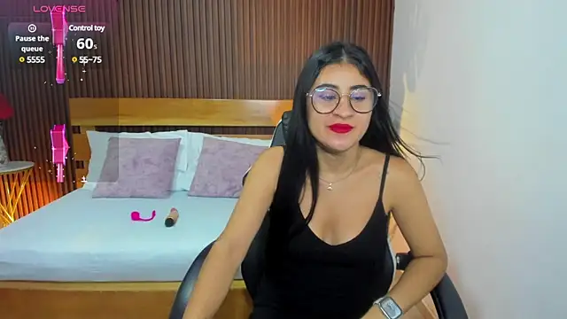 Snapshot of evelin_leroy chatting on 03.17.25 evelin leroy online show from 03.17.25