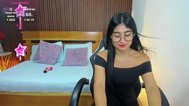 Snapshot of evelin_leroy chatting on 03.21.25 evelin leroy online show from 03.21.25