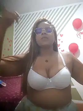 Evabigass online show from 02.15.25