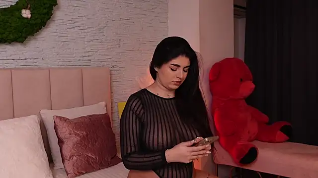 Snapshot of RachelSwaan chatting on 01.21.25 RachelSwaan online show from 01.21.25