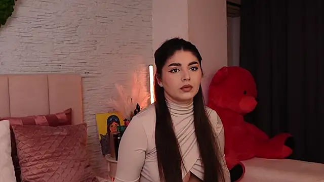 Snapshot of RachelSwaan chatting on 02.05.25 RachelSwaan online show from 02.05.25