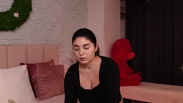 Snapshot of RachelSwaan chatting on 02.24.25 RachelSwaan online show from 02.24.25