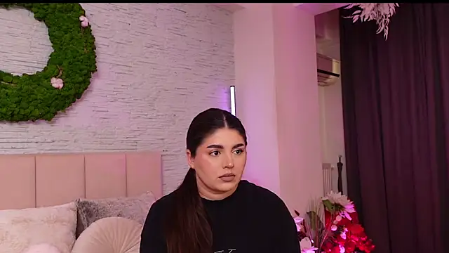 Snapshot of RachelSwaan chatting on 10.30.25 RachelSwaan online show from 10.30.25