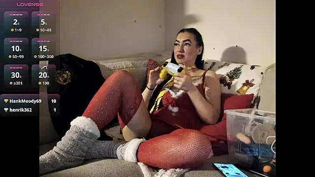 Snapshot of NorwaysElektraNeon chatting on 12.13.25 NorwaysElektraNeon online show from 12.13.25