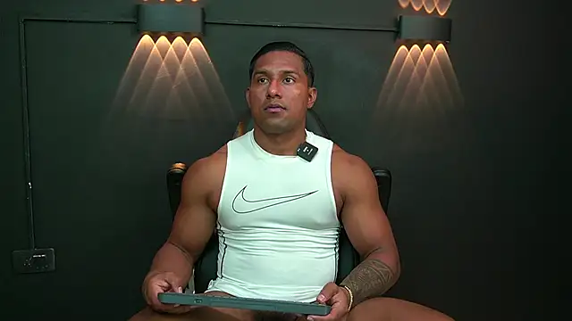 Snapshot of CallumMuscle chatting on 01.07.25 CallumMuscle online show from 01.07.25