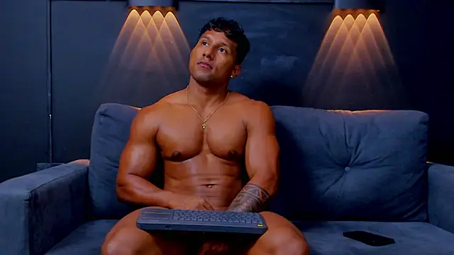 Snapshot of CallumMuscle chatting on 03.05.25 CallumMuscle online show from 03.05.25