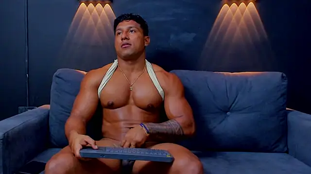 Snapshot of CallumMuscle chatting on 03.07.25 CallumMuscle online show from 03.07.25