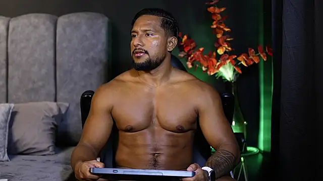 Snapshot of CallumMuscle chatting on 11.12.25 CallumMuscle online show from 11.12.25