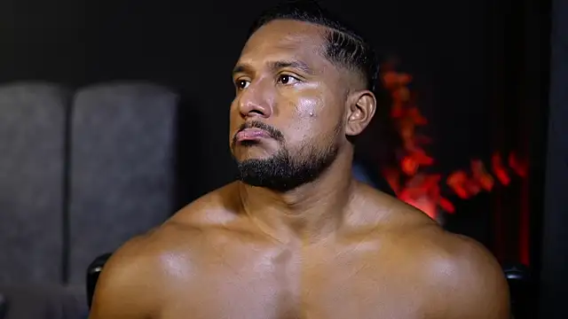 Snapshot of CallumMuscle chatting on 11.17.25 CallumMuscle online show from 11.17.25